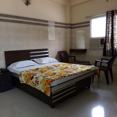 Kanchan Palace Вриндавана Экстерьер фото